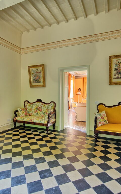 Villa Fiamma: Living Room
