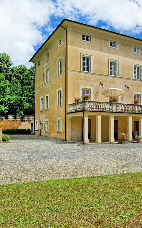 Villa Fiamma: Building Exterior, Garden