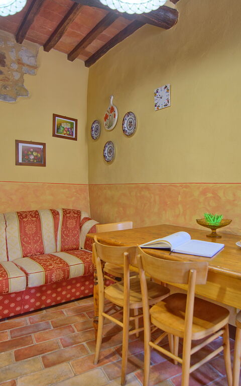 La Ruota: Dining Room, Living Room