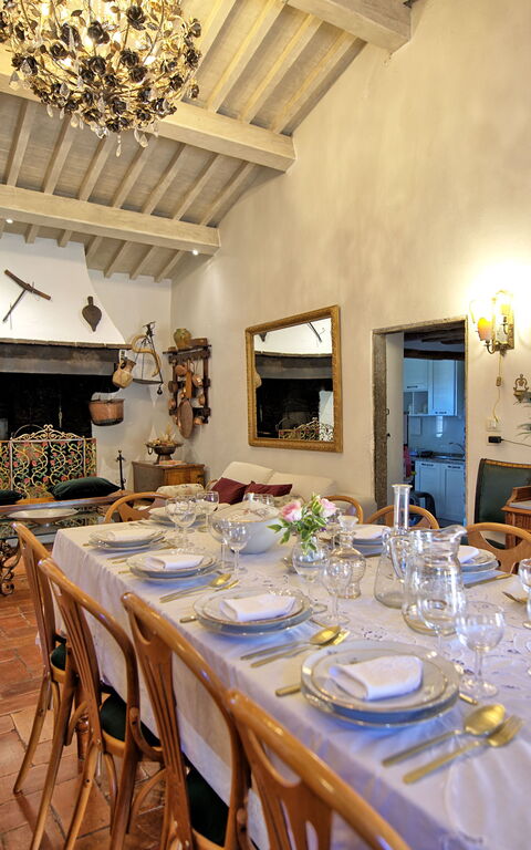 Villa Tenuta Lonciano: Dining Room, Living Room