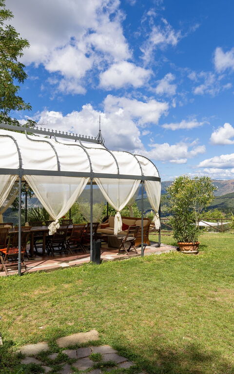 Villa Tenuta Lonciano: Garden, Outdoor, Scenic View