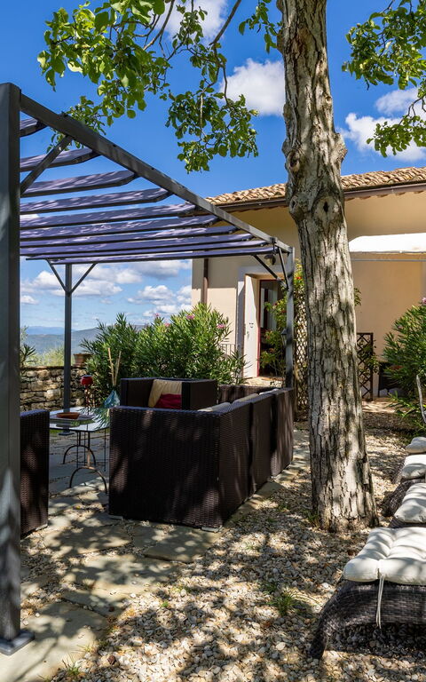 Villa Tenuta Lonciano: Balcony / Terrace / Patio, Garden, Outdoor