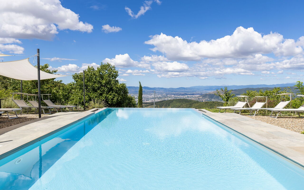 Villa Tenuta Lonciano: Outdoor, Pool, Scenic View
