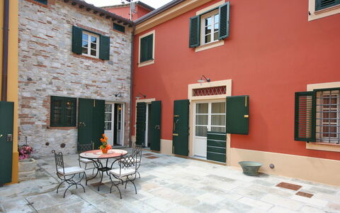 Accommodation Flavia 2: Building Exterior