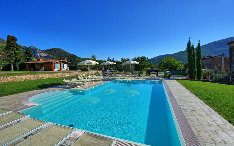 Flavia: Garden, Outdoor, Pool