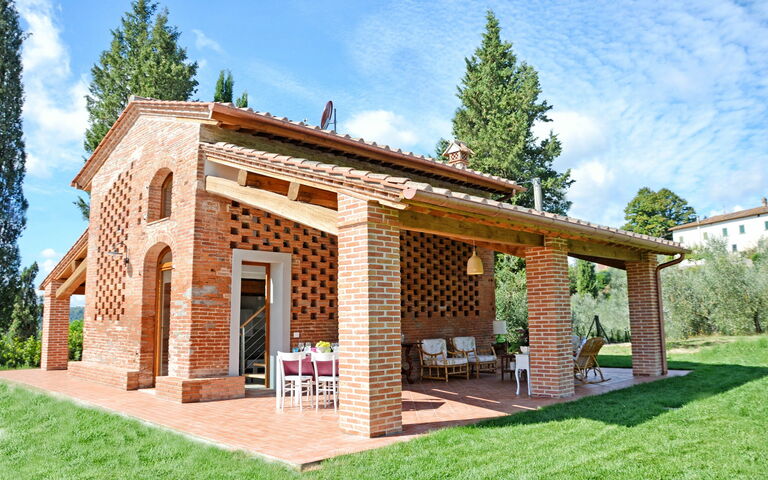 Il Fienile Di Giovanna: Building Exterior, Garden