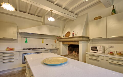 Accommodation Padronale: Dining Room, Kitchen