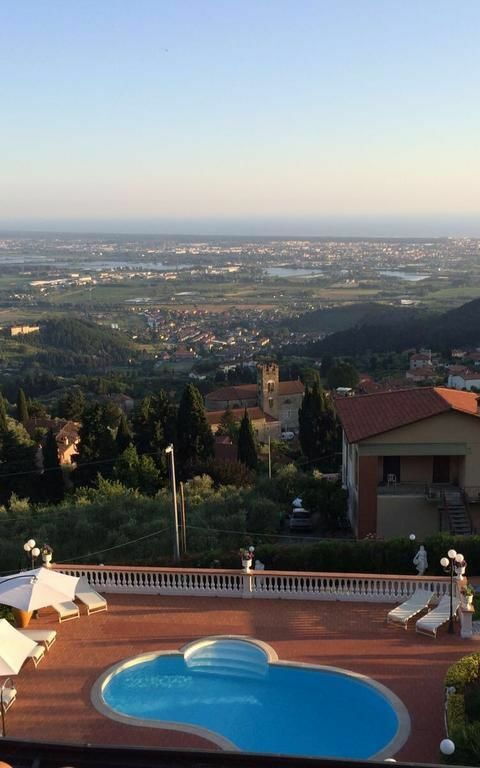 Villa Sophia: Pool, Scenic View