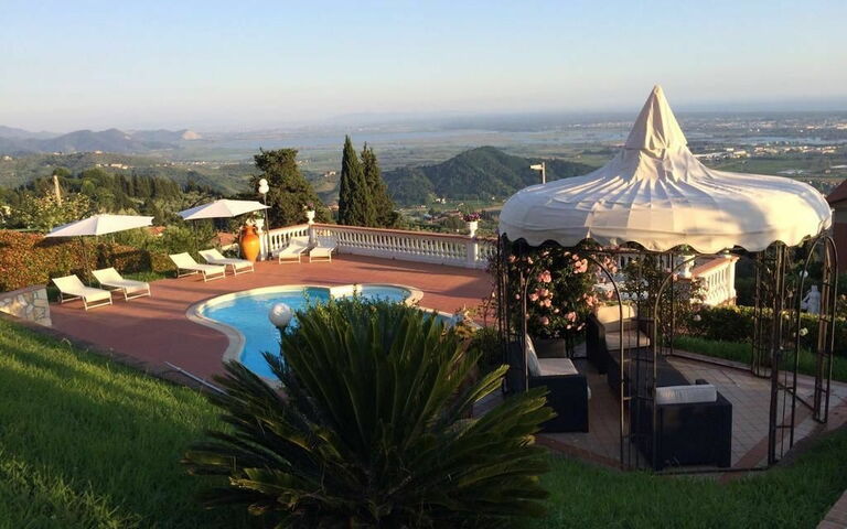 Villa Sophia: Pool, Scenic View