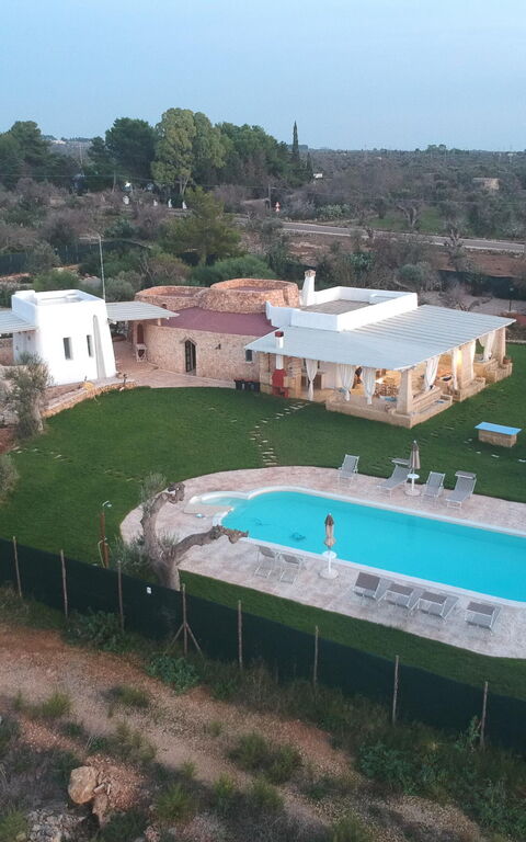 Trullo Torre Suda: Garden, Pool