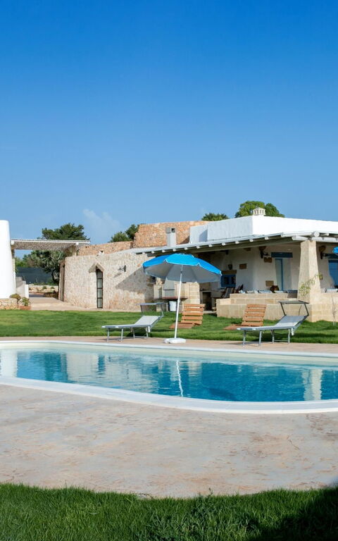 Trullo Torre Suda: Garden, Pool
