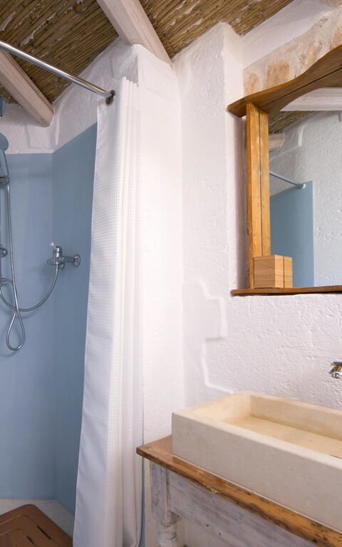 Trullo Torre Suda: Bathroom