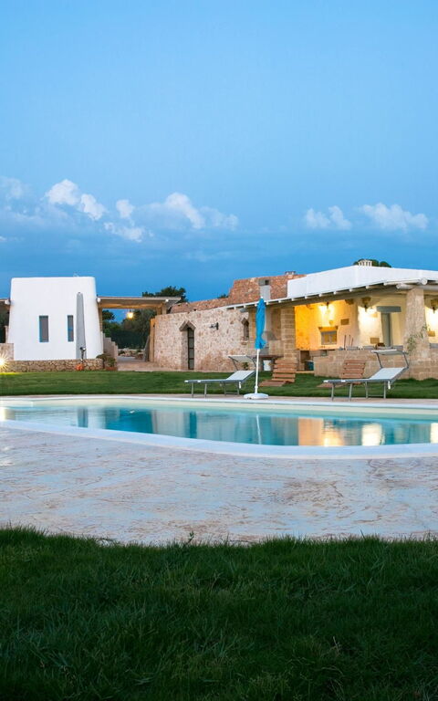 Trullo Torre Suda: Garden, Pool