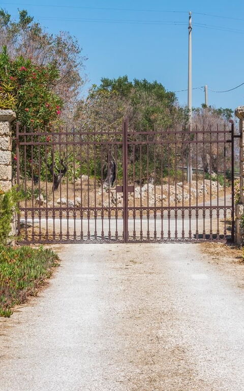 Tia Trullo: Building Exterior