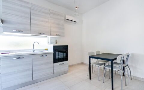 Accommodation Cotriero Crystal: Dining Room, Kitchen