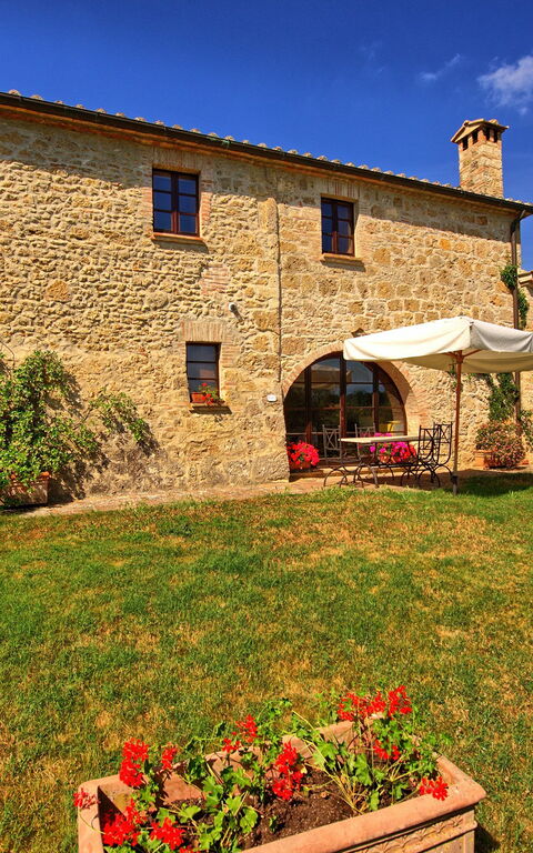 Villa Sarteano: Building Exterior, Garden