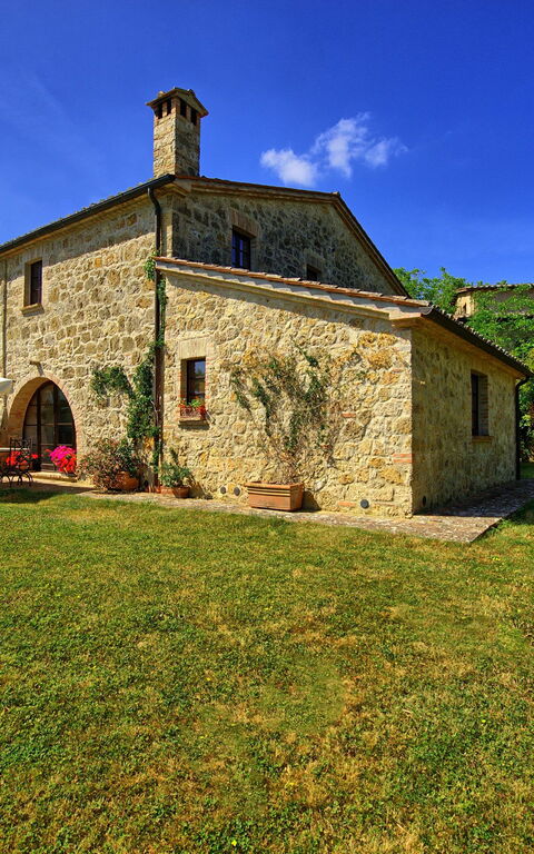 Villa Sarteano: Building Exterior, Garden
