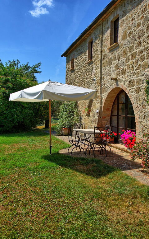 Villa Sarteano: Building Exterior, Garden