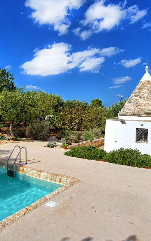 Trullo Pascarosa: Garden, Pool