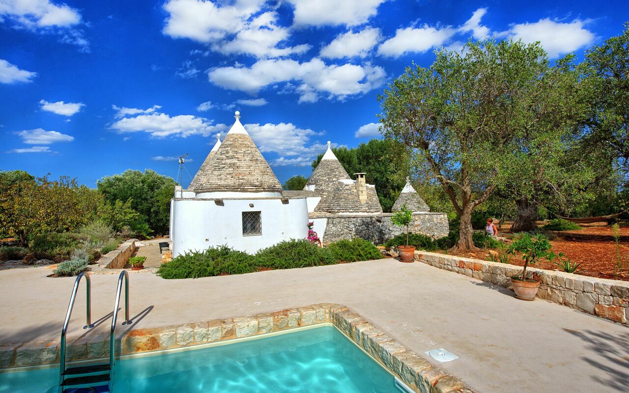 Trullo Pascarosa: Garden, Pool