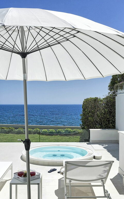 Marisol: Hot Tub, Outdoor