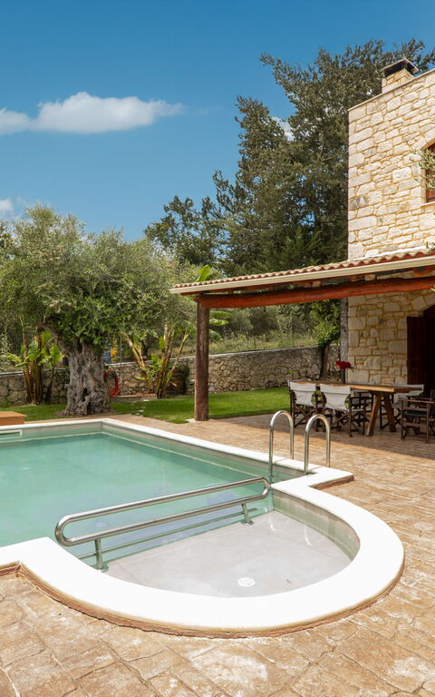 Villa Vrisses: Outdoor, Pool