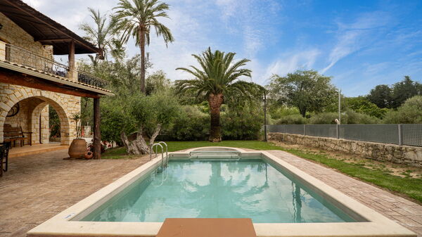 Villa Vrisses: Outdoor, Pool
