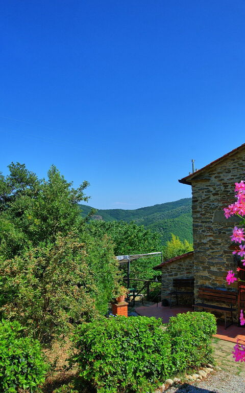 Borgo Veronica: Building Exterior, Garden