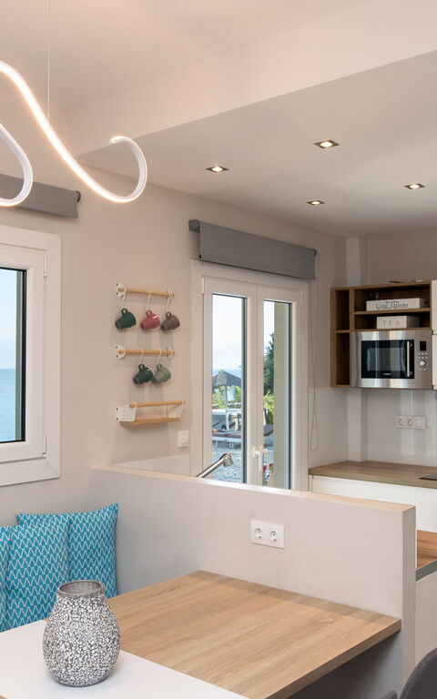 Beachfront Villa Seasun: Dining Room, Kitchen