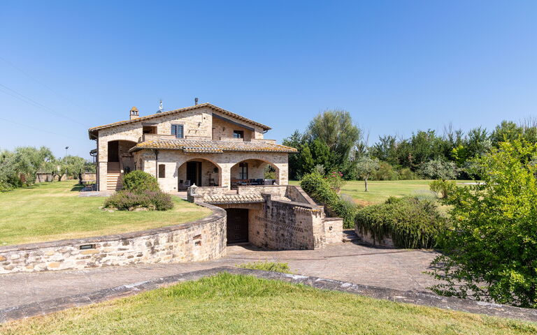 Villa Assisi: Building Exterior, Garden, Outdoor