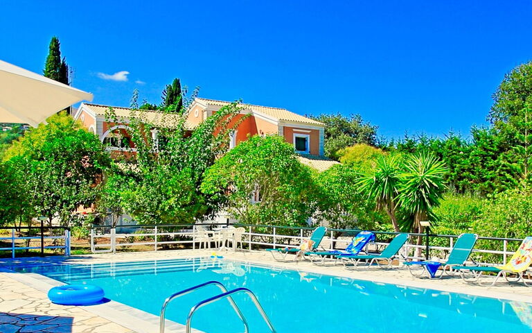 Beach Villa Nancy: Garden, Pool