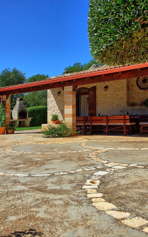 Lamia Santo Arcangelo: Building Exterior