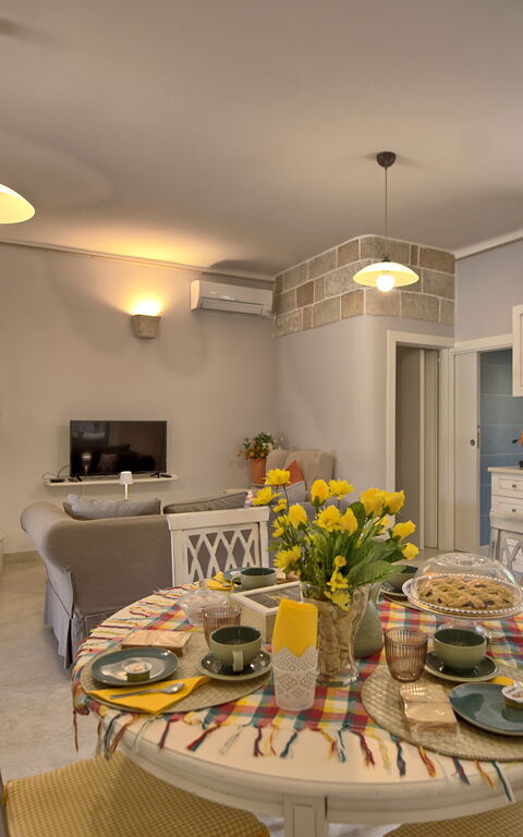 Lamia Santo Arcangelo: Dining Room, Kitchen, Living Room