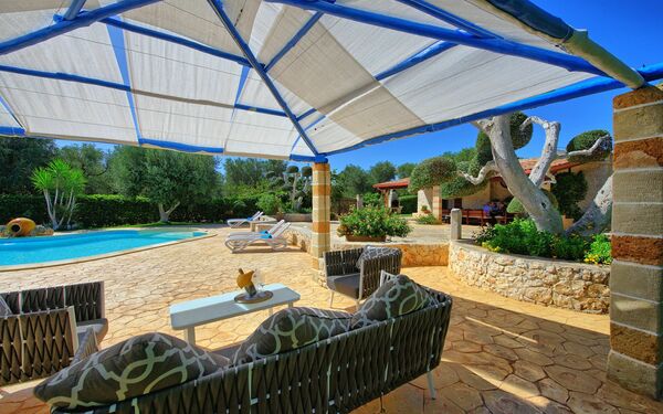 Lamia Santo Arcangelo: Building Exterior