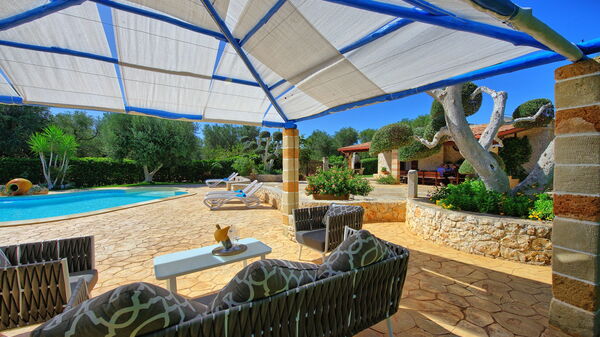 Lamia Santo Arcangelo: Building Exterior