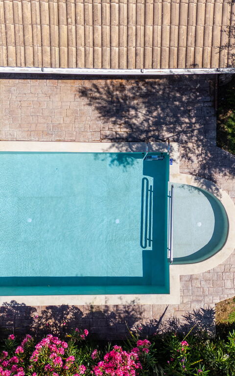 Villa Nipos: Garden, Pool, Scenic View