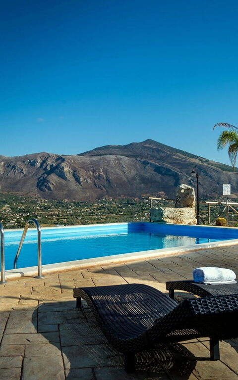 Villa Le Muse: Pool, Scenic View