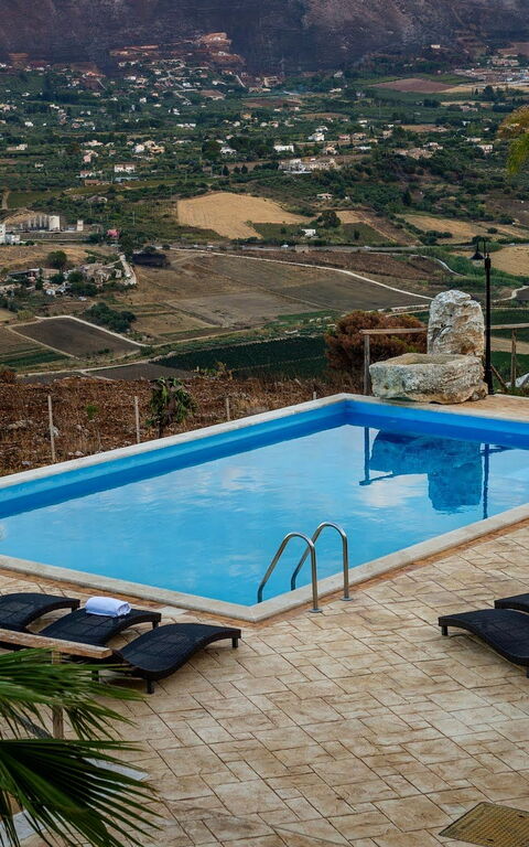 Villa Le Muse: Pool, Scenic View
