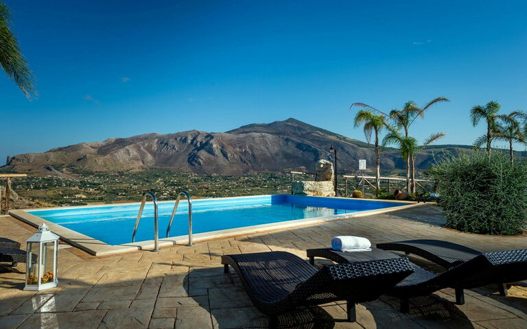 Villa Le Muse: Pool, Scenic View