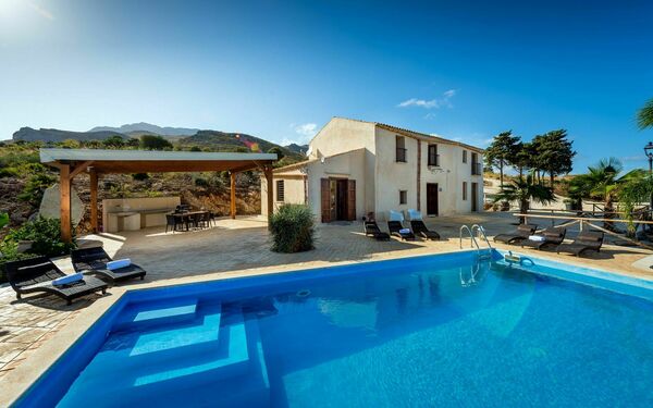 Villa le Muse: Outdoor, Pool