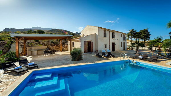 Villa le Muse: Outdoor, Pool