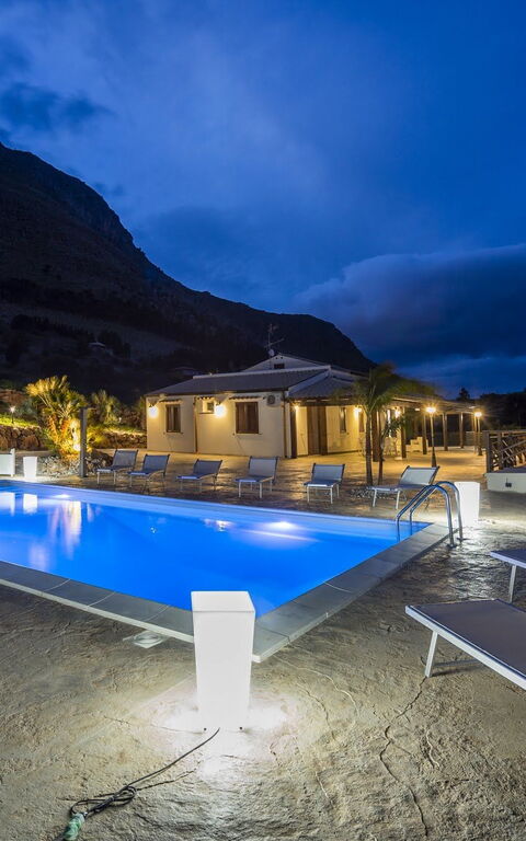 Villa Mare e Monti: Outdoor, Pool