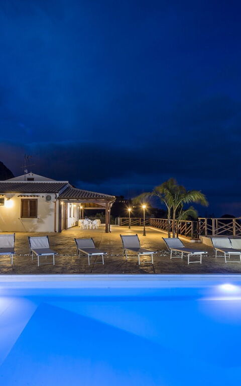 Villa Mare e Monti: Outdoor, Pool