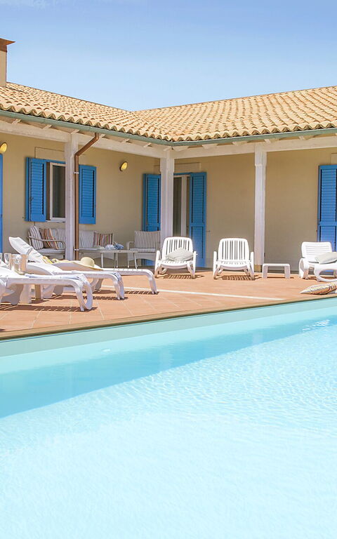 Villa Ala: Outdoor, Pool