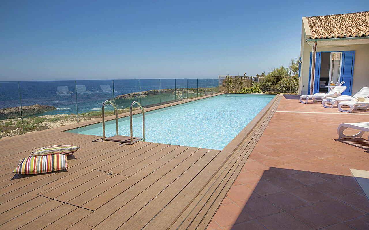 Villa Ala: Outdoor, Pool