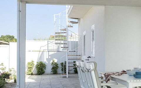 Accommodation Marina: Building Exterior