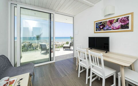 Accommodation Marina: Dining Room, Living Room