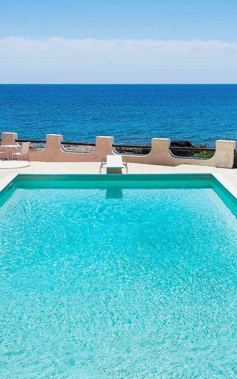 Blu Moon: Pool, Scenic View