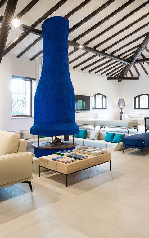 Blu Moon: Common Room, Living Room