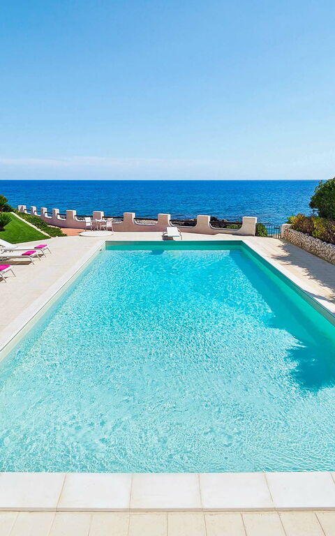 Blu Moon: Garden, Pool, Scenic View